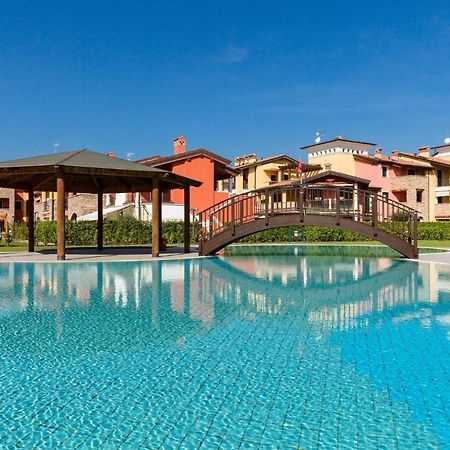 Appartamento Corina Sirmione Bagian luar foto
