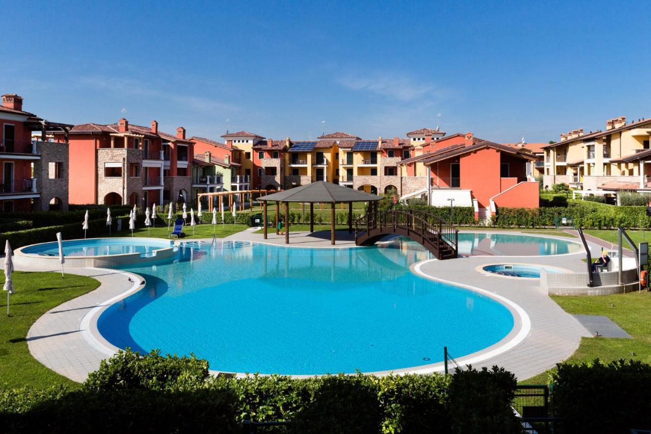 Appartamento Corina Sirmione Bagian luar foto