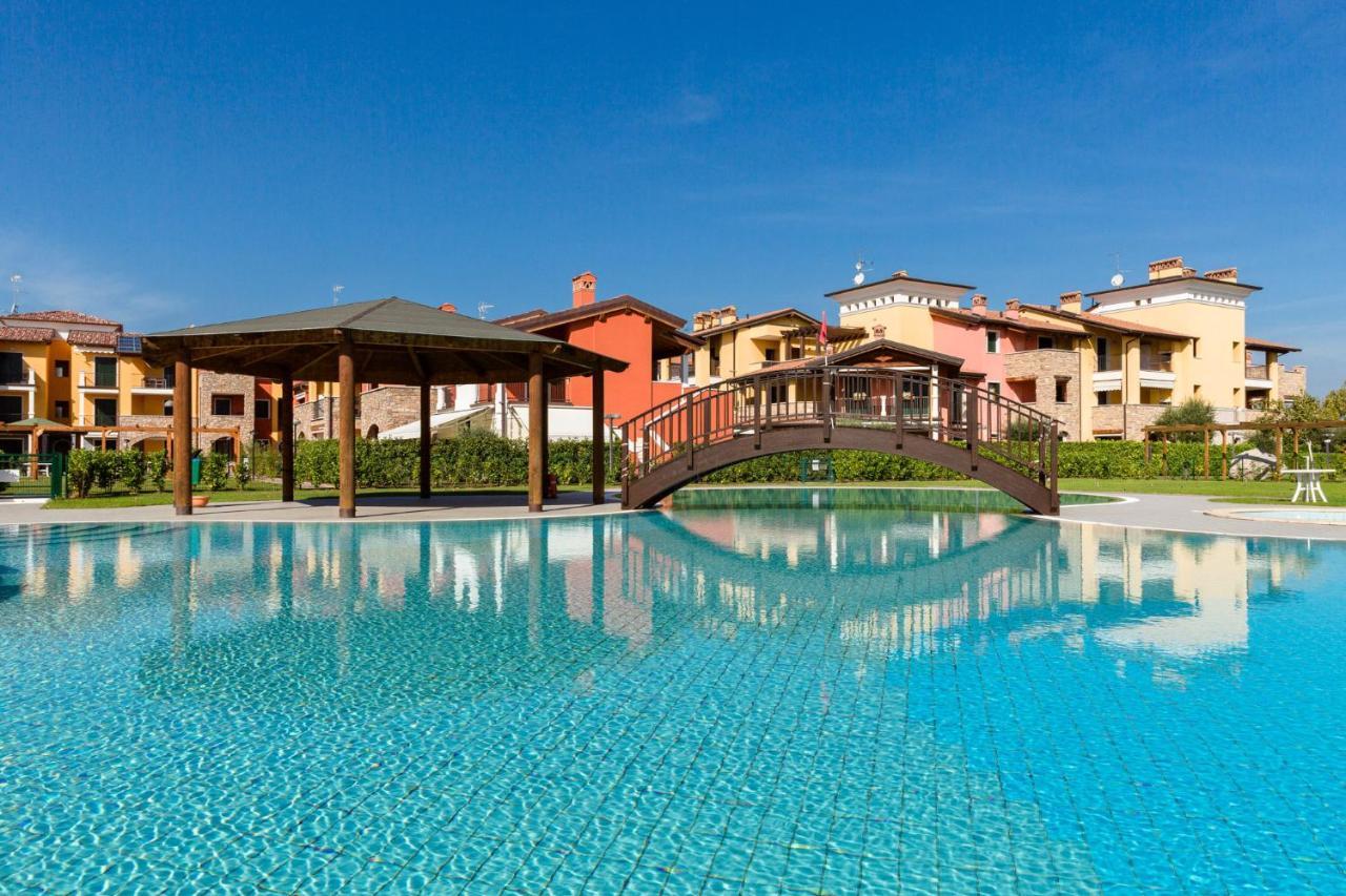 Appartamento Corina Sirmione Bagian luar foto