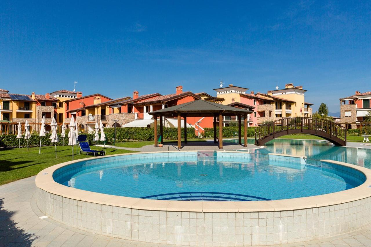Appartamento Corina Sirmione Bagian luar foto