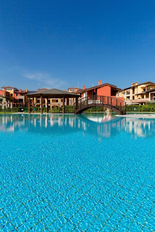 Appartamento Corina Sirmione Bagian luar foto