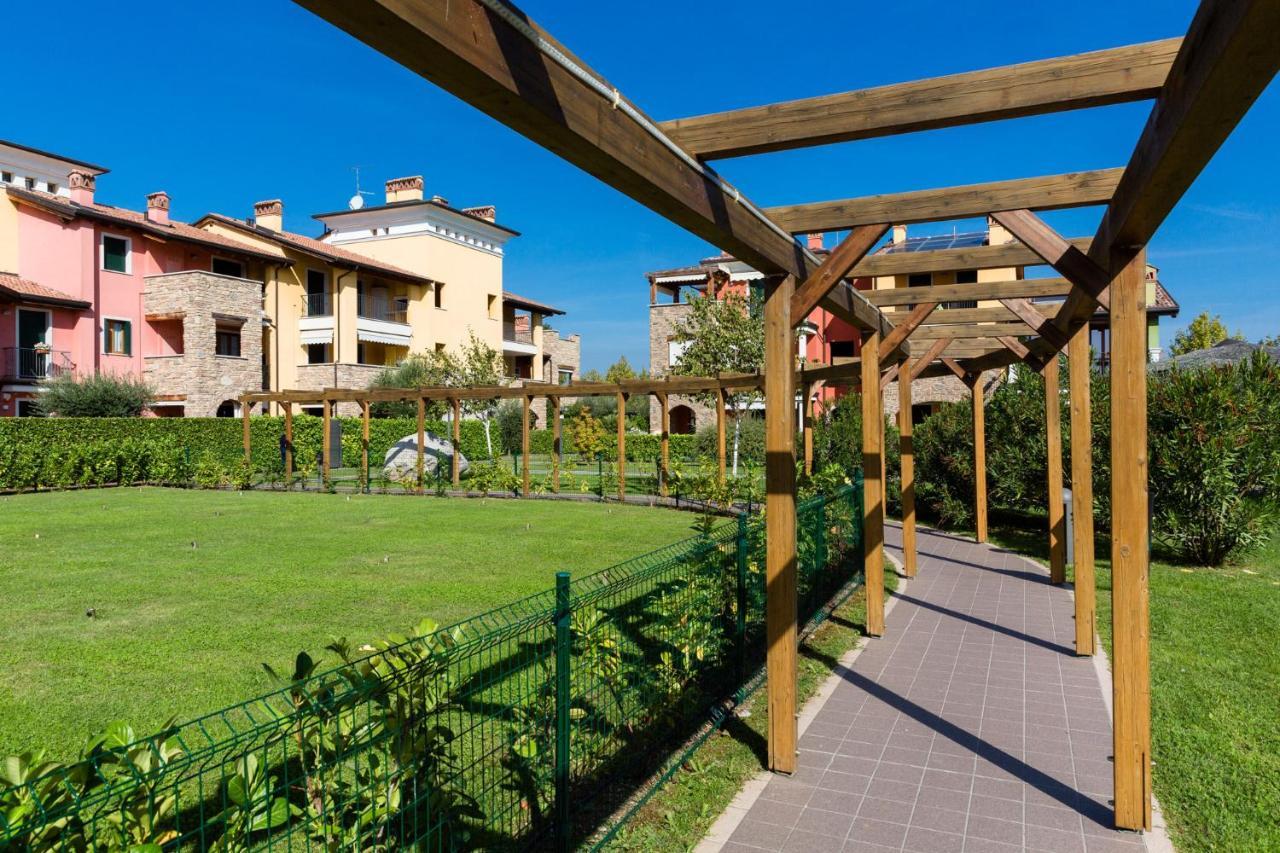 Appartamento Corina Sirmione Bagian luar foto