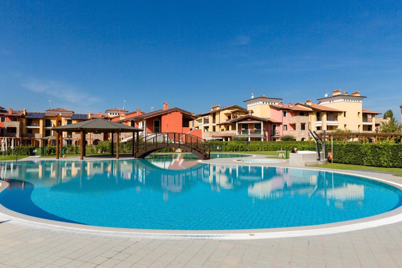 Appartamento Corina Sirmione Bagian luar foto