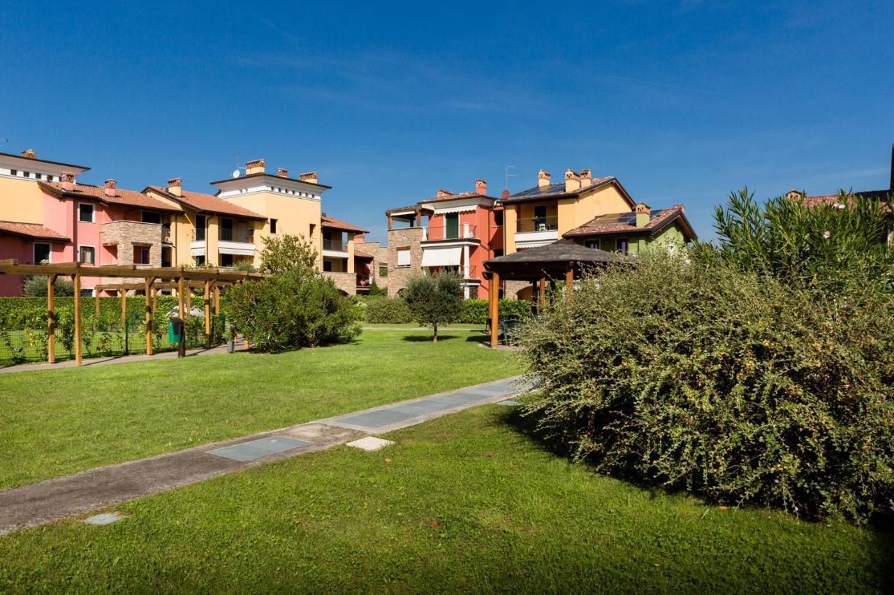 Appartamento Corina Sirmione Bagian luar foto