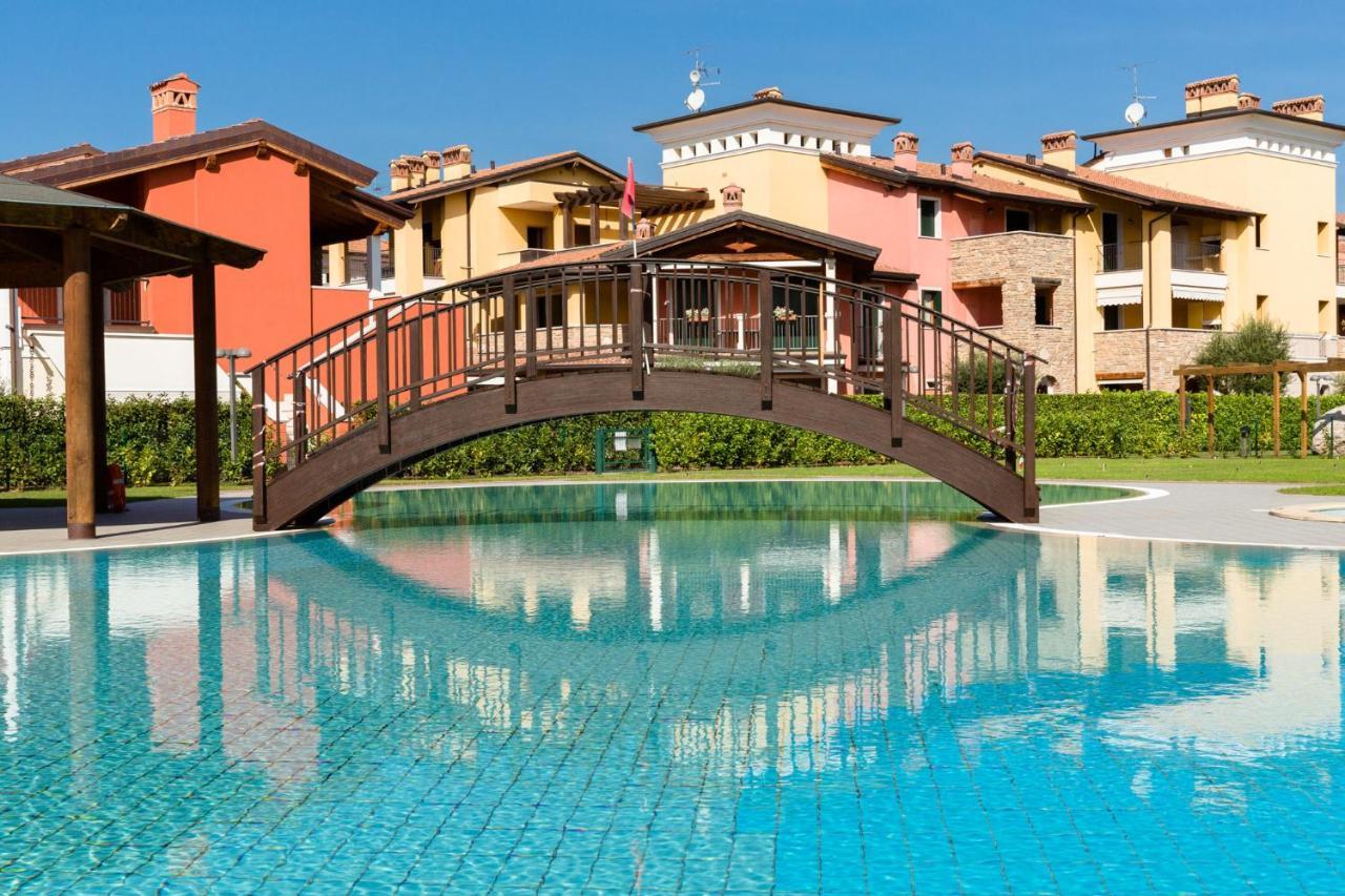 Appartamento Corina Sirmione Bagian luar foto