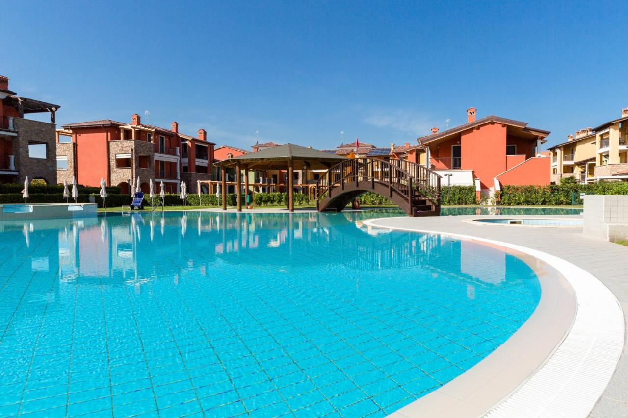 Appartamento Corina Sirmione Bagian luar foto