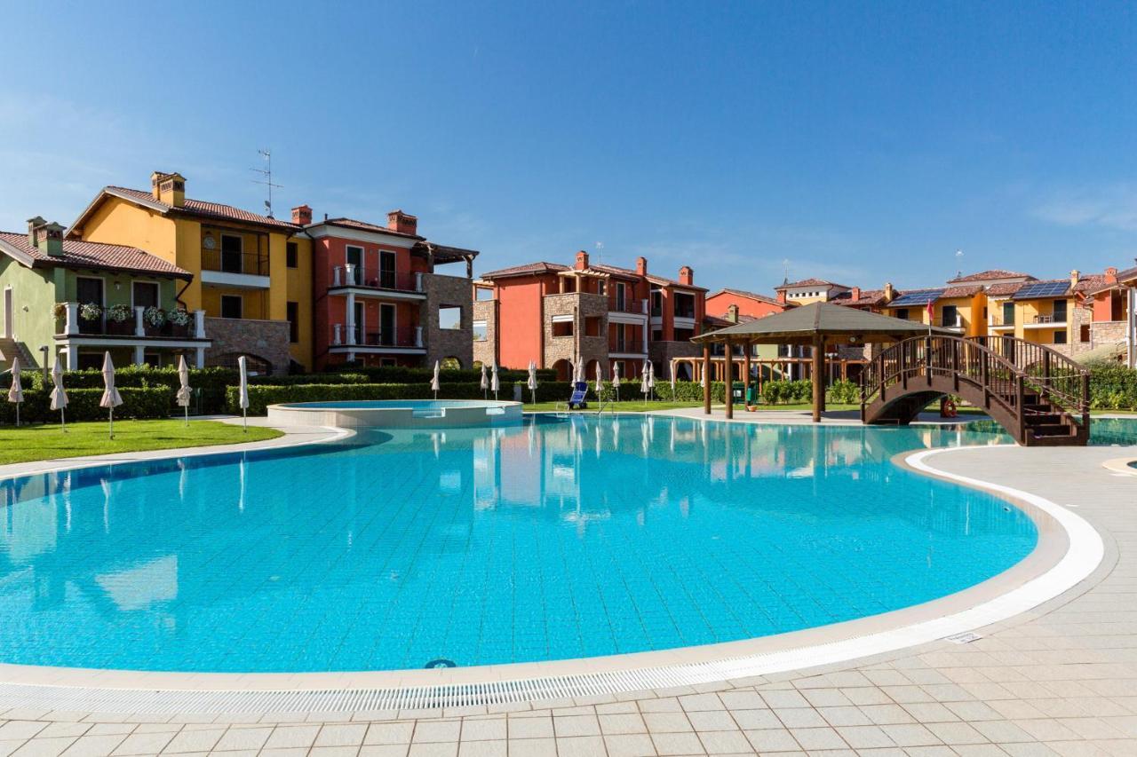 Appartamento Corina Sirmione Bagian luar foto