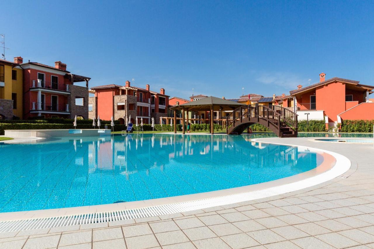 Appartamento Corina Sirmione Bagian luar foto