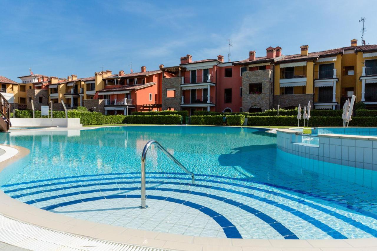 Appartamento Corina Sirmione Bagian luar foto