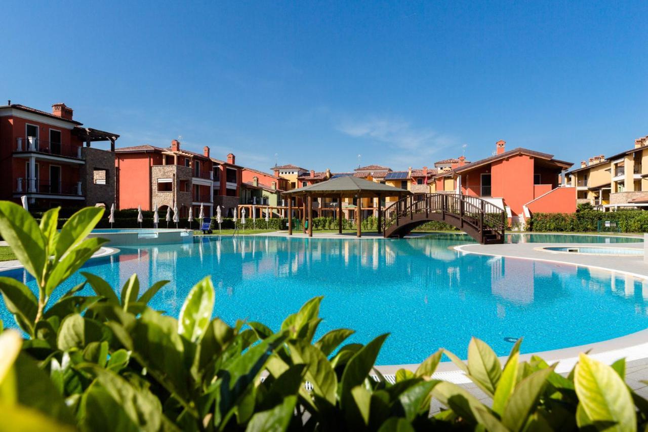 Appartamento Corina Sirmione Bagian luar foto