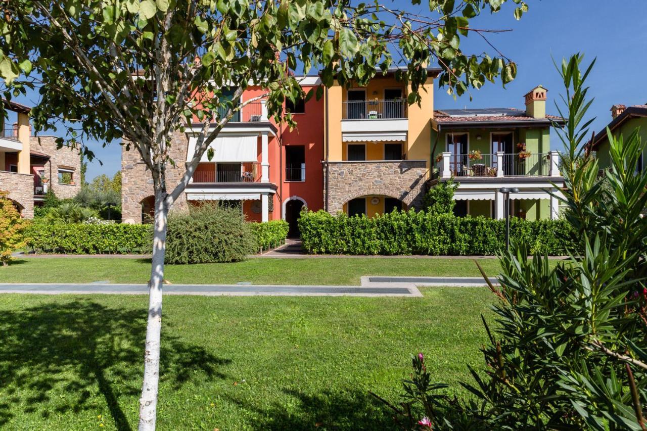 Appartamento Corina Sirmione Bagian luar foto