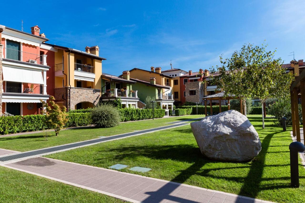 Appartamento Corina Sirmione Bagian luar foto