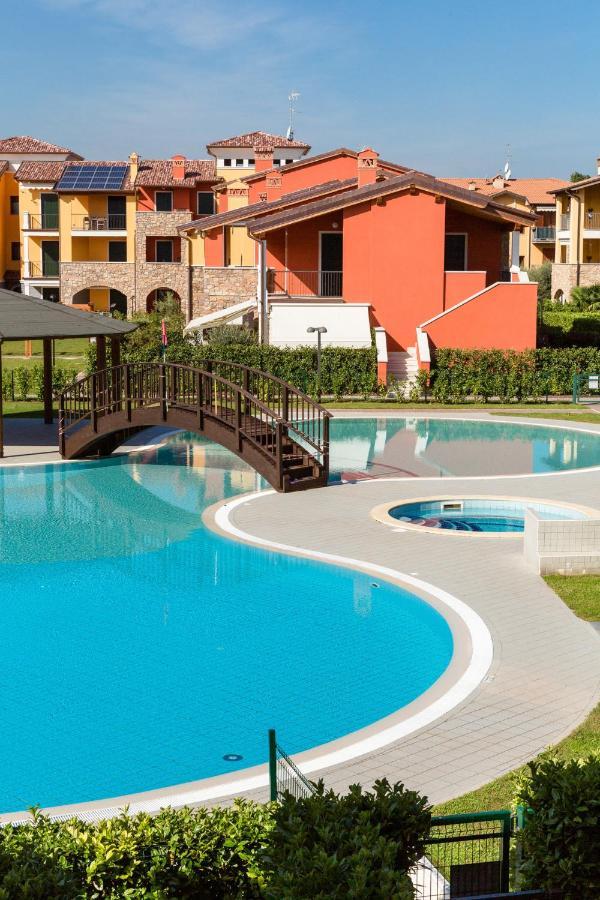 Appartamento Corina Sirmione Bagian luar foto
