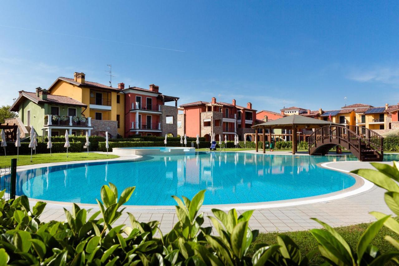 Appartamento Corina Sirmione Bagian luar foto