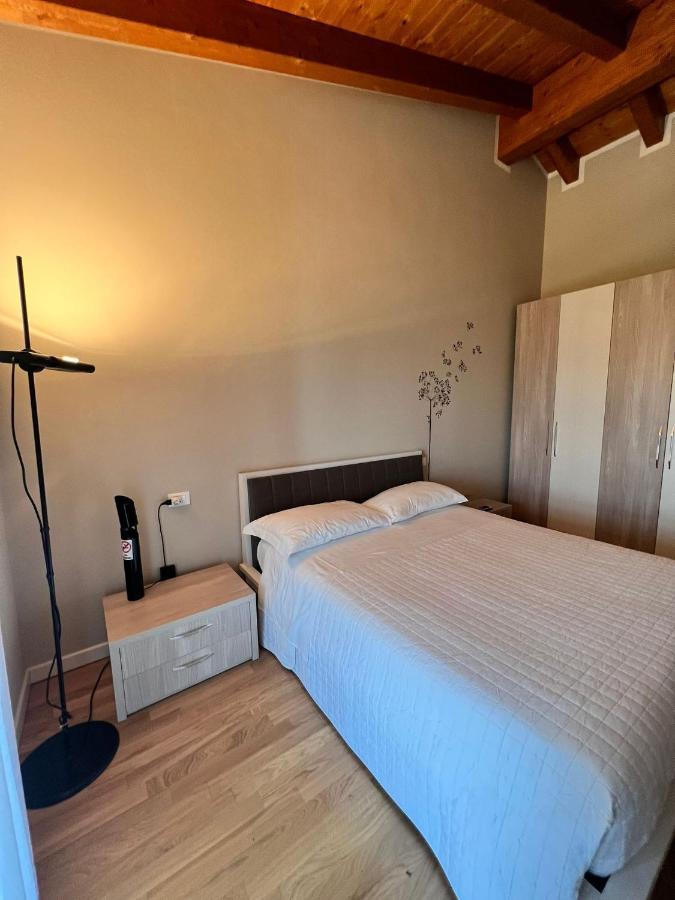 Appartamento Corina Sirmione Bagian luar foto