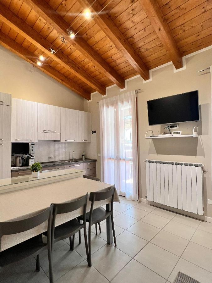 Appartamento Corina Sirmione Bagian luar foto