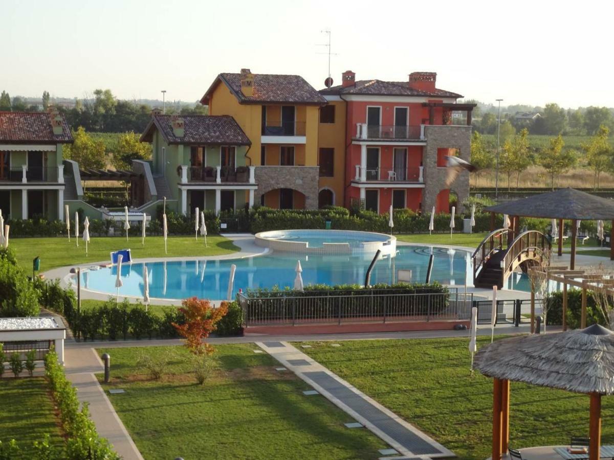 Appartamento Corina Sirmione Bagian luar foto