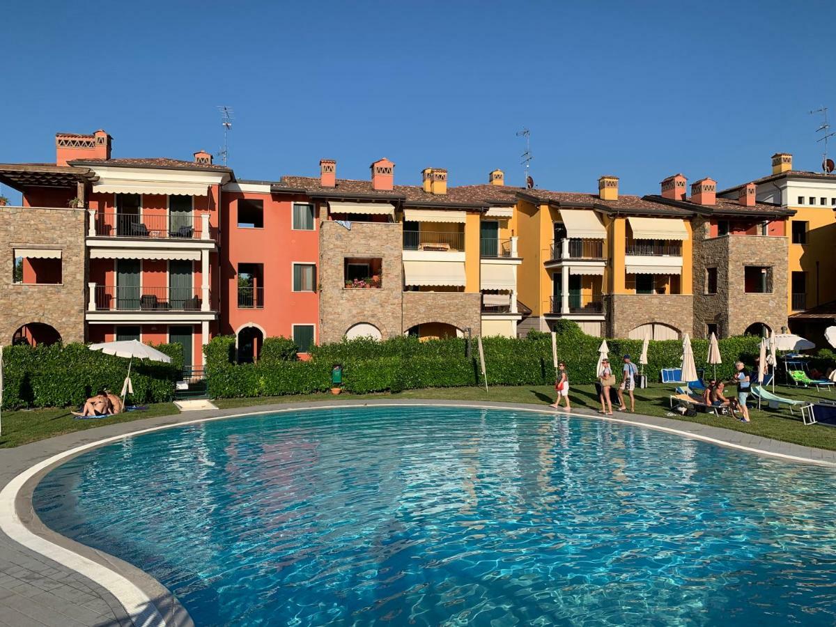 Appartamento Corina Sirmione Bagian luar foto