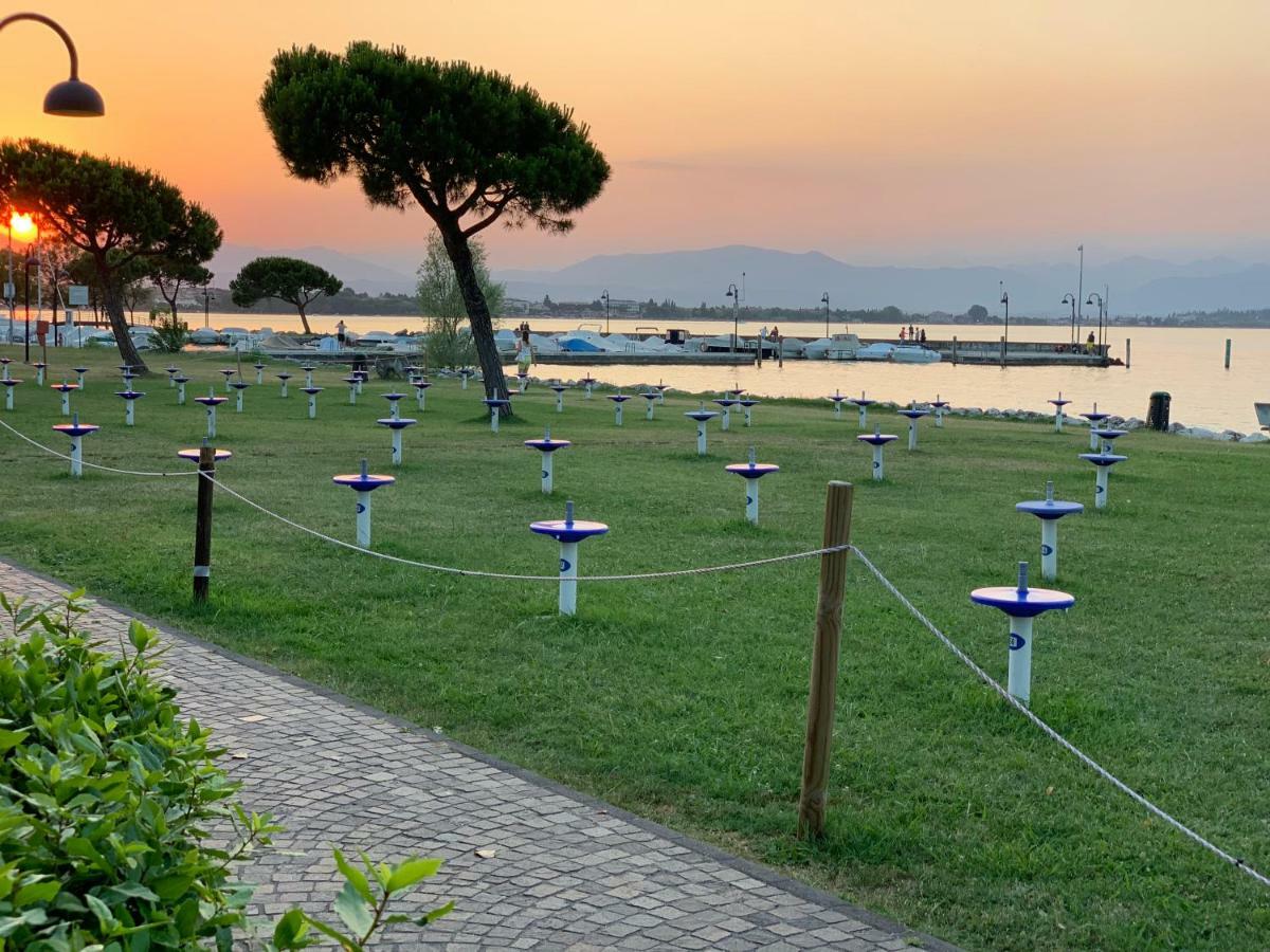 Appartamento Corina Sirmione Bagian luar foto