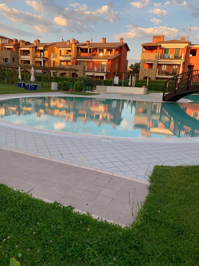Appartamento Corina Sirmione Bagian luar foto
